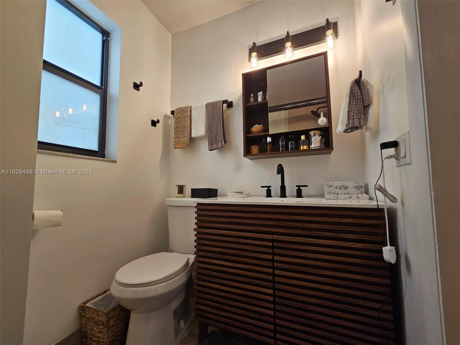 VALENCIA TOWNHOUSE CONDO - Residential Lease