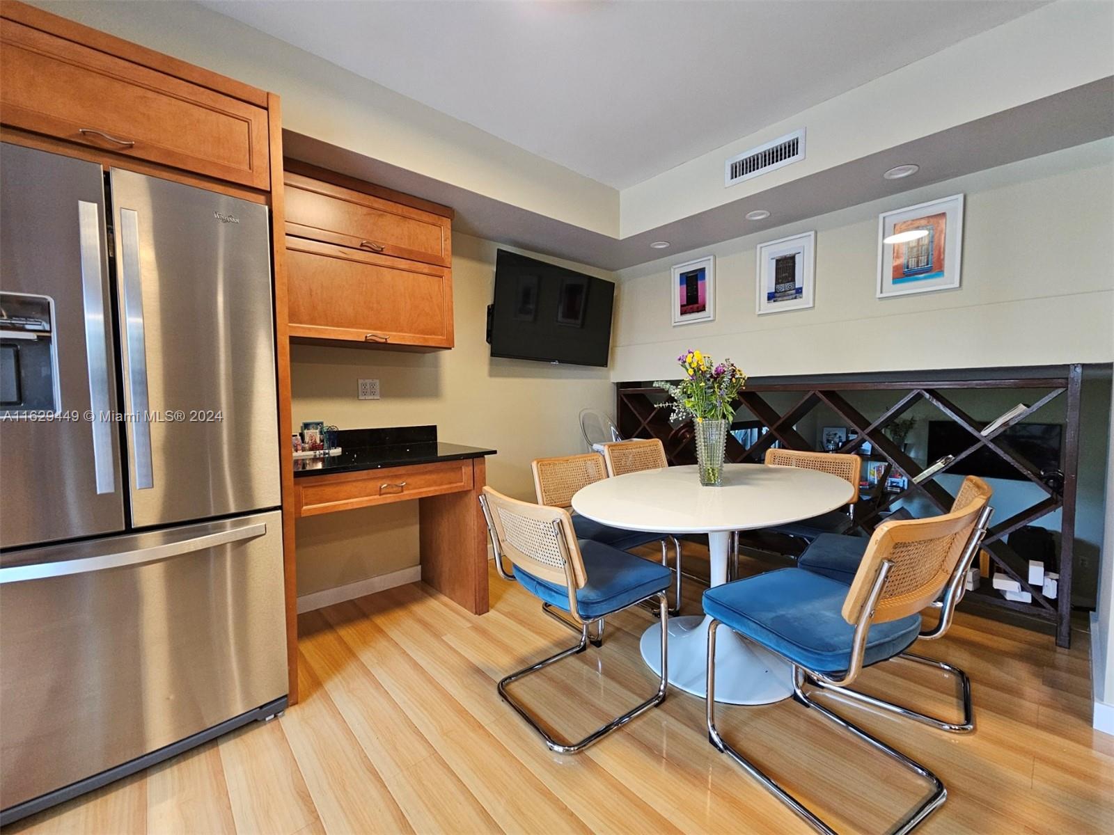 VALENCIA TOWNHOUSE CONDO - Residential Lease