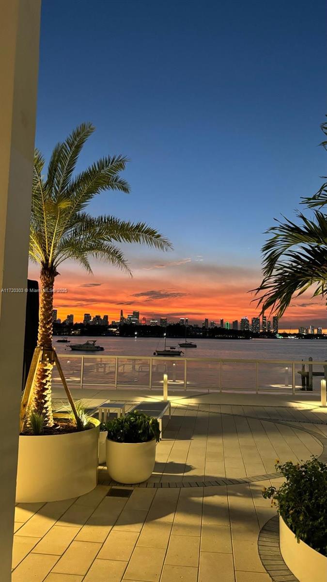 MIRADOR 1000 CONDO - Residential
