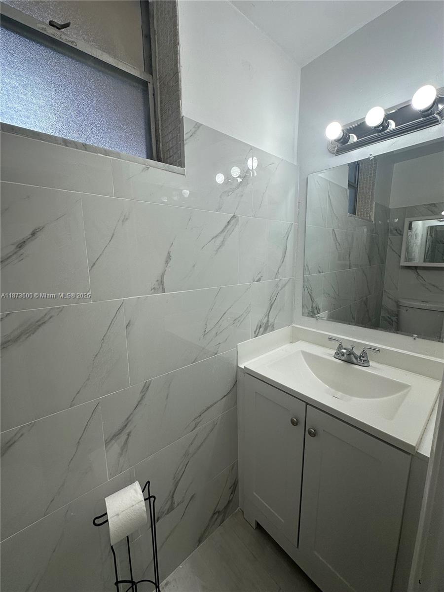 BISC LAKE GARDENS CONDO N - Residential Lease