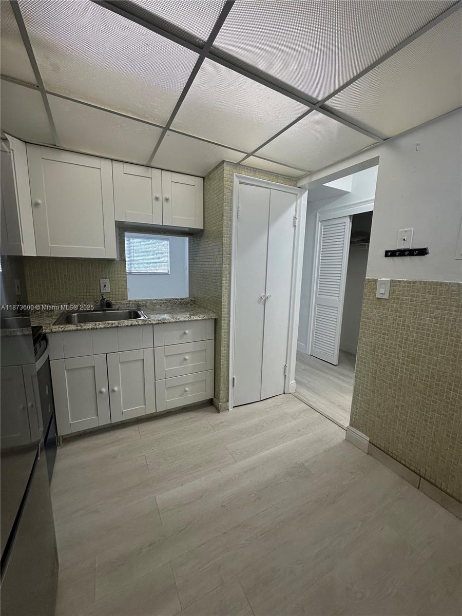 BISC LAKE GARDENS CONDO N - Residential Lease