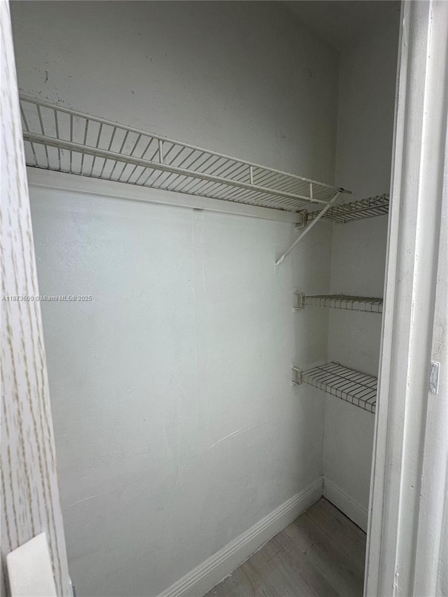 BISC LAKE GARDENS CONDO N - Residential Lease