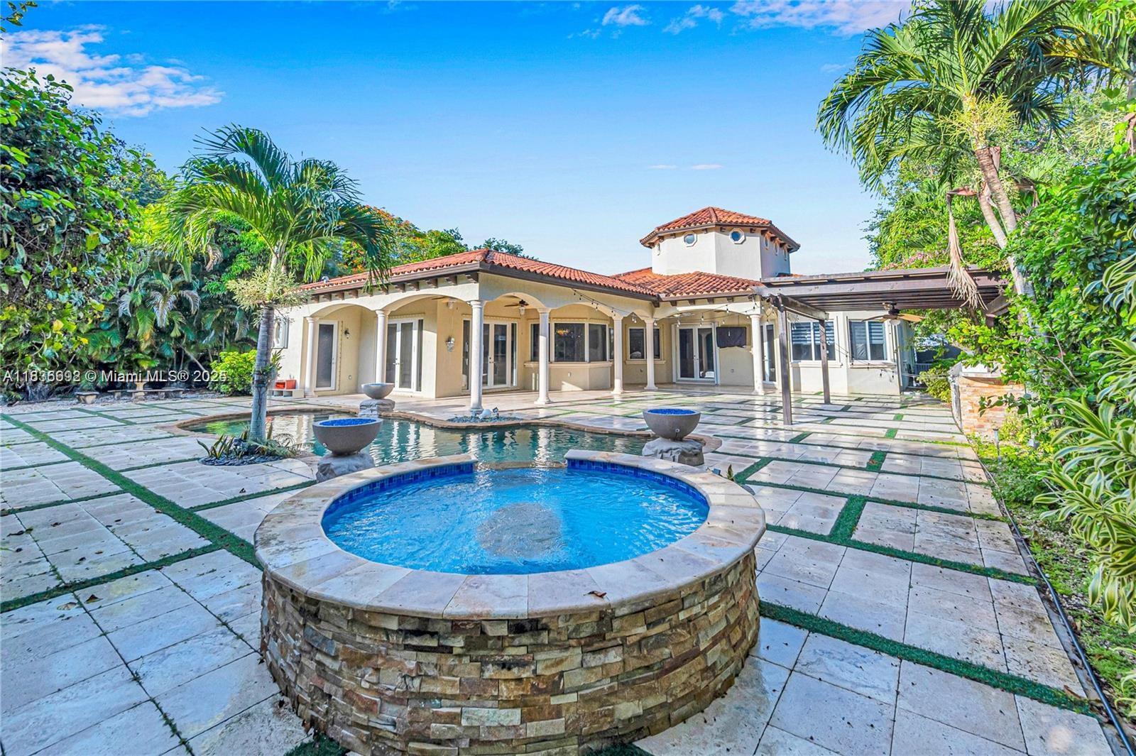 Pinecrest Oaks - Residential