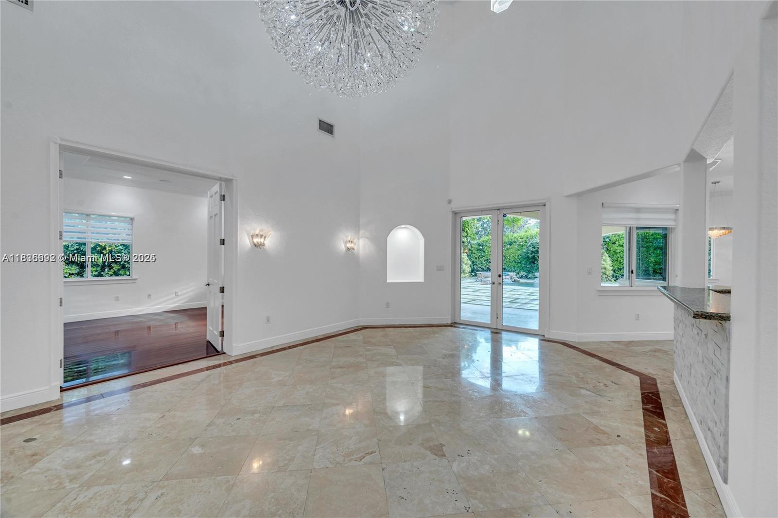 Pinecrest Oaks - Residential