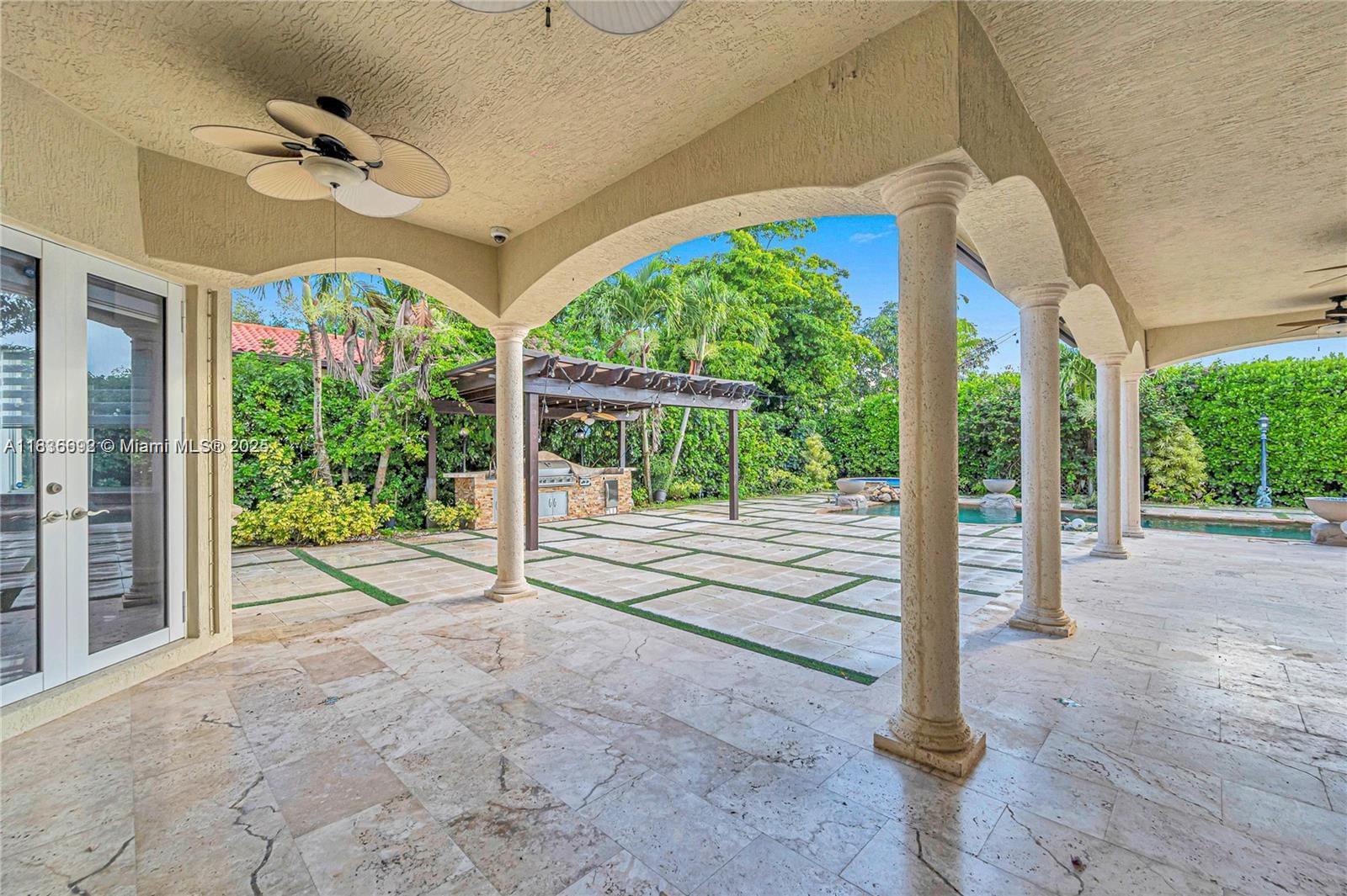 Pinecrest Oaks - Residential