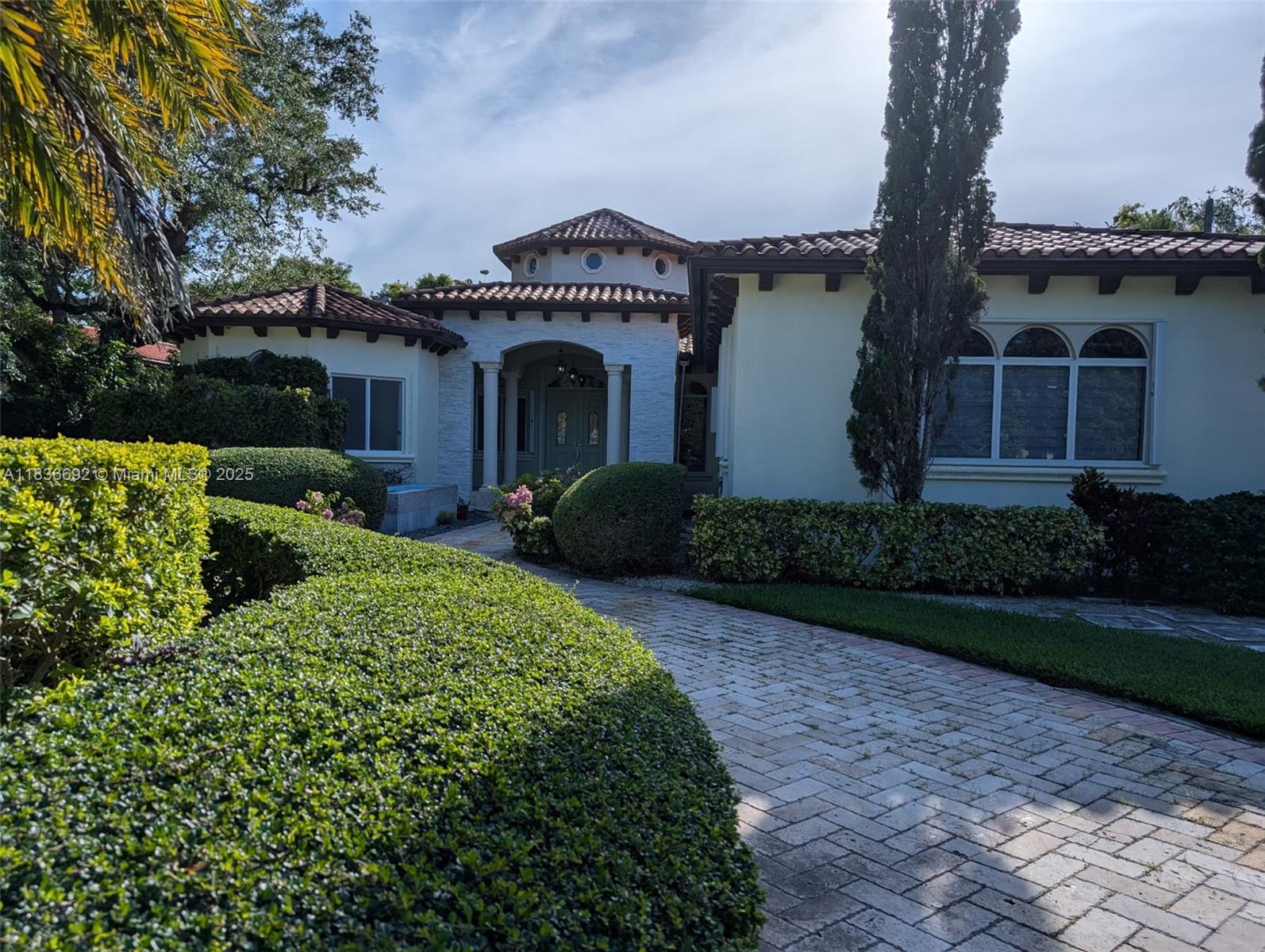 Pinecrest Oaks - Residential