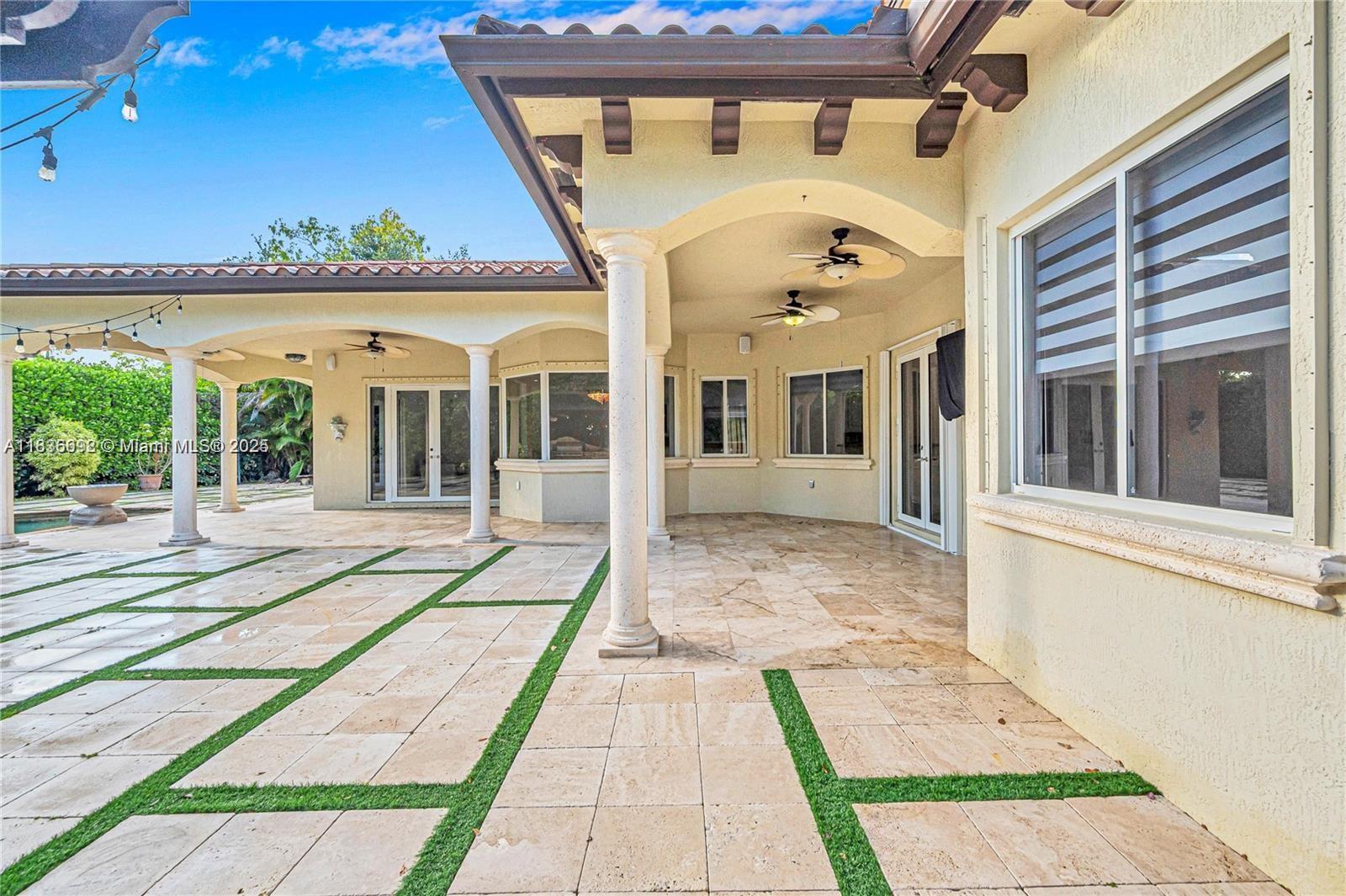 Pinecrest Oaks - Residential