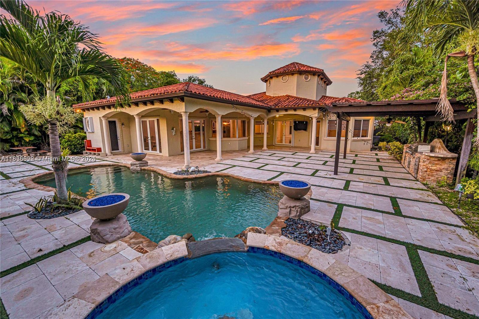 Pinecrest Oaks - Residential
