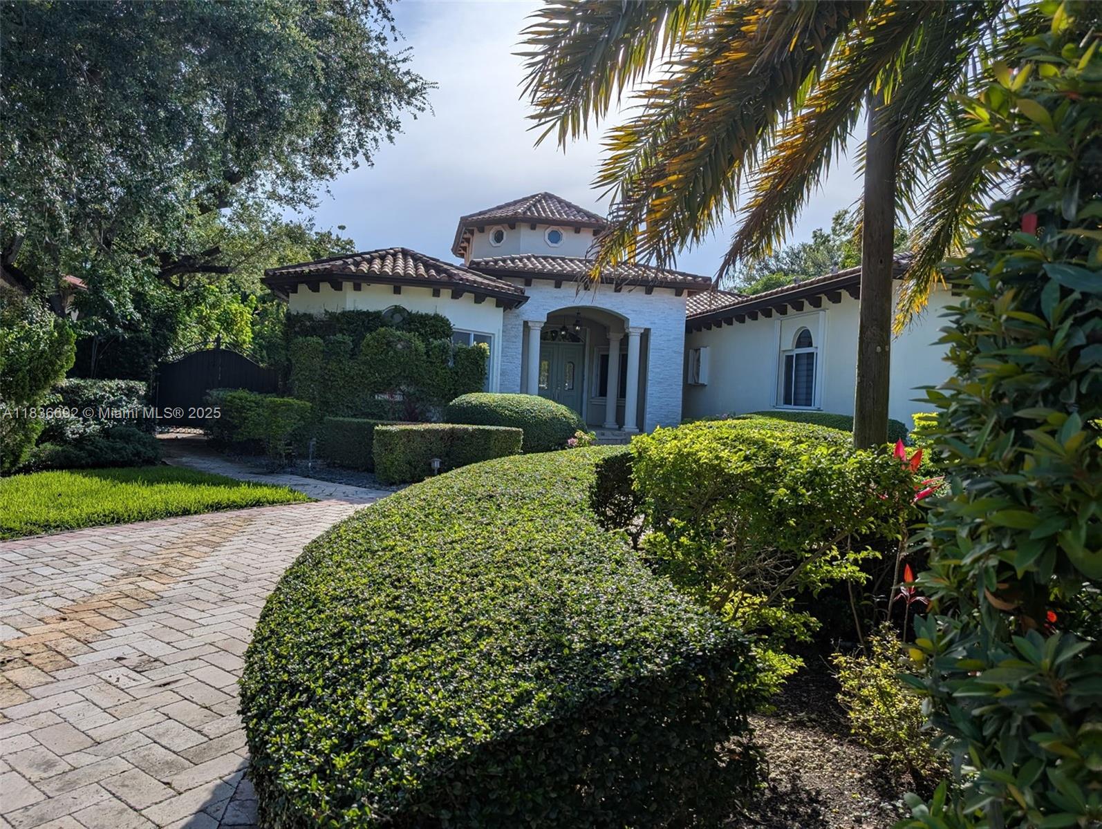 Pinecrest Oaks - Residential