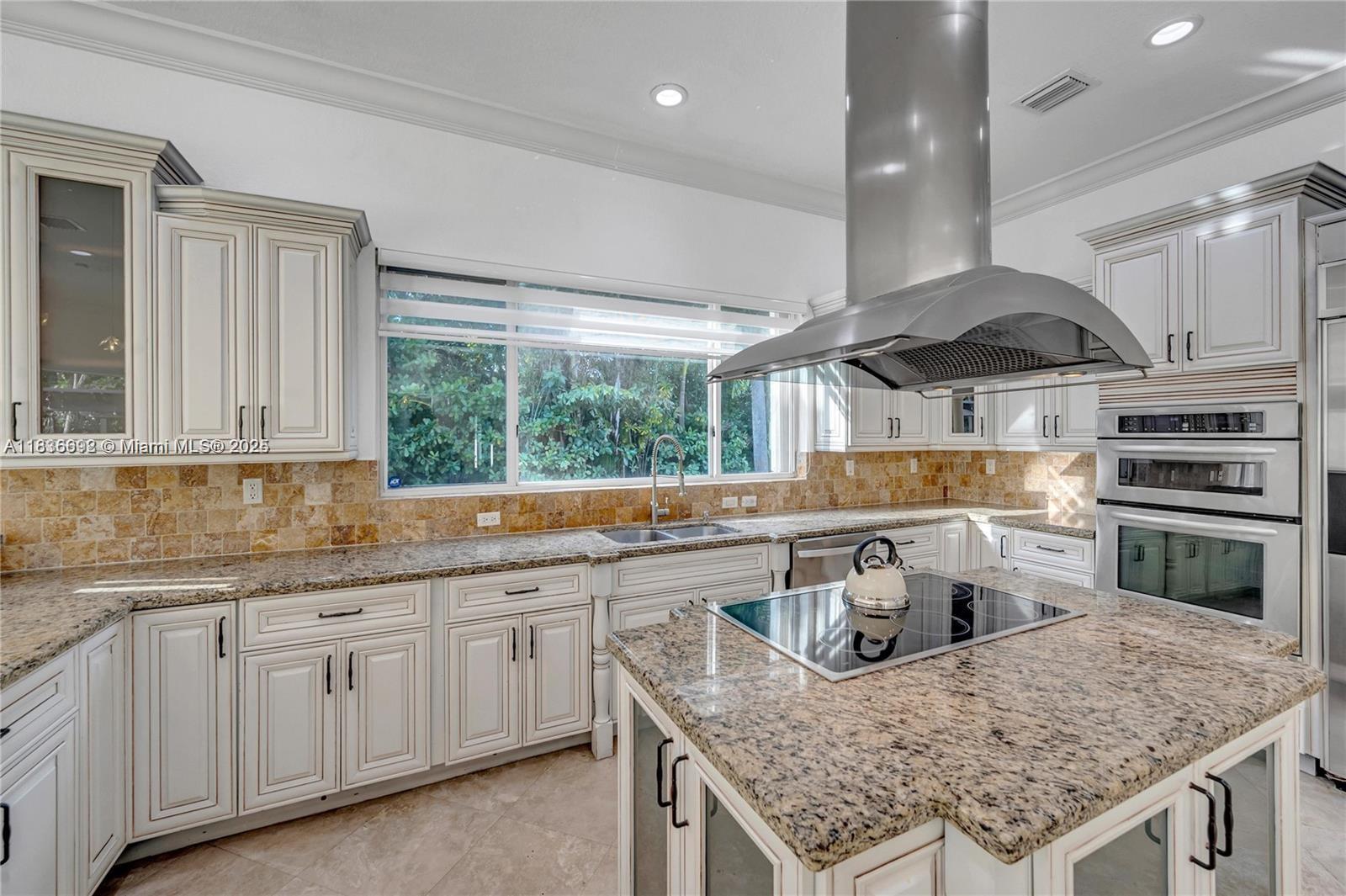 Pinecrest Oaks - Residential