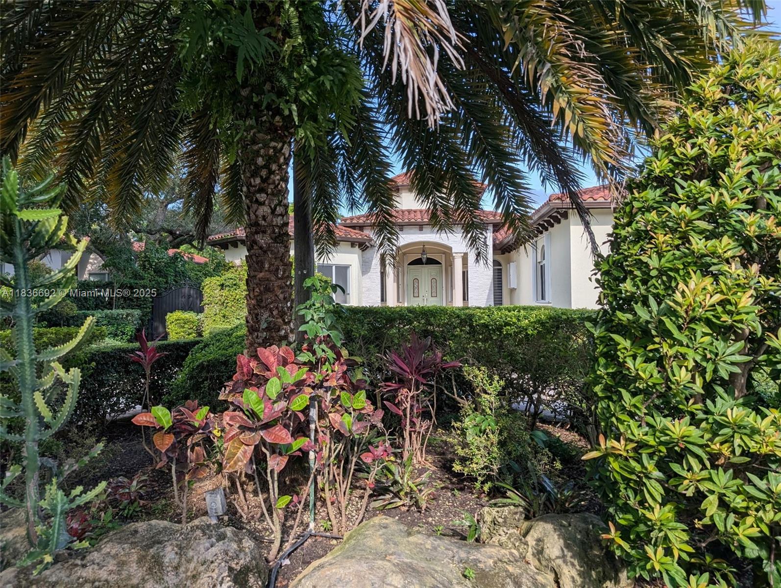 Pinecrest Oaks - Residential
