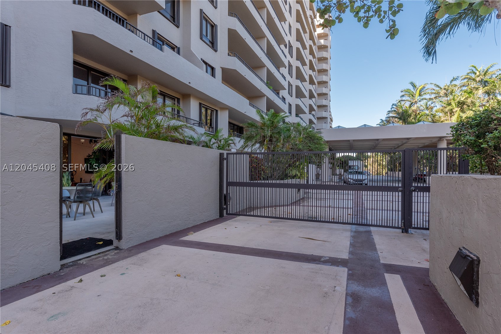 THE EMERALDBAY @ KEY COLO - Residential