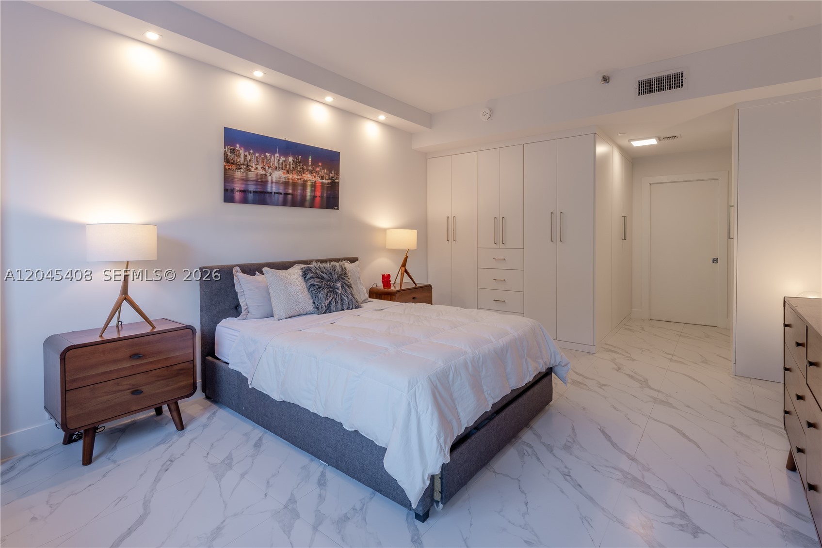 THE EMERALDBAY @ KEY COLO - Residential