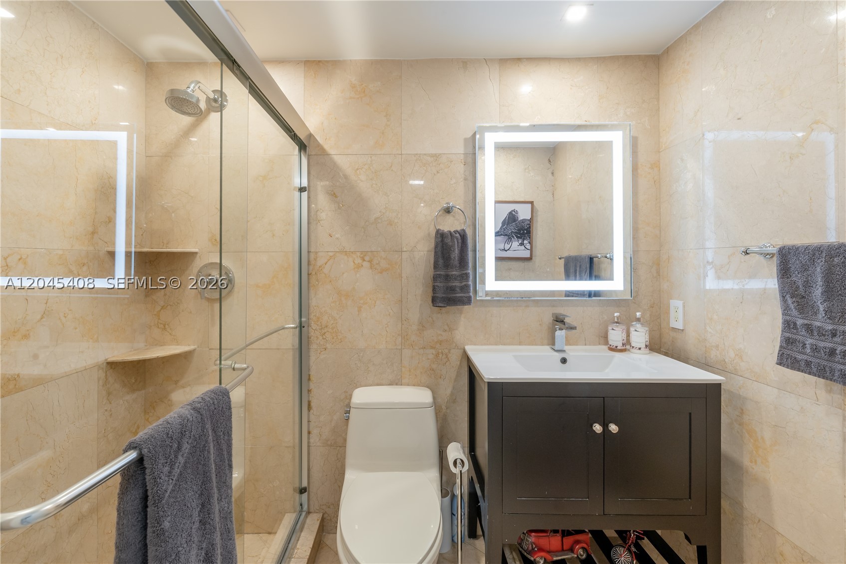 THE EMERALDBAY @ KEY COLO - Residential
