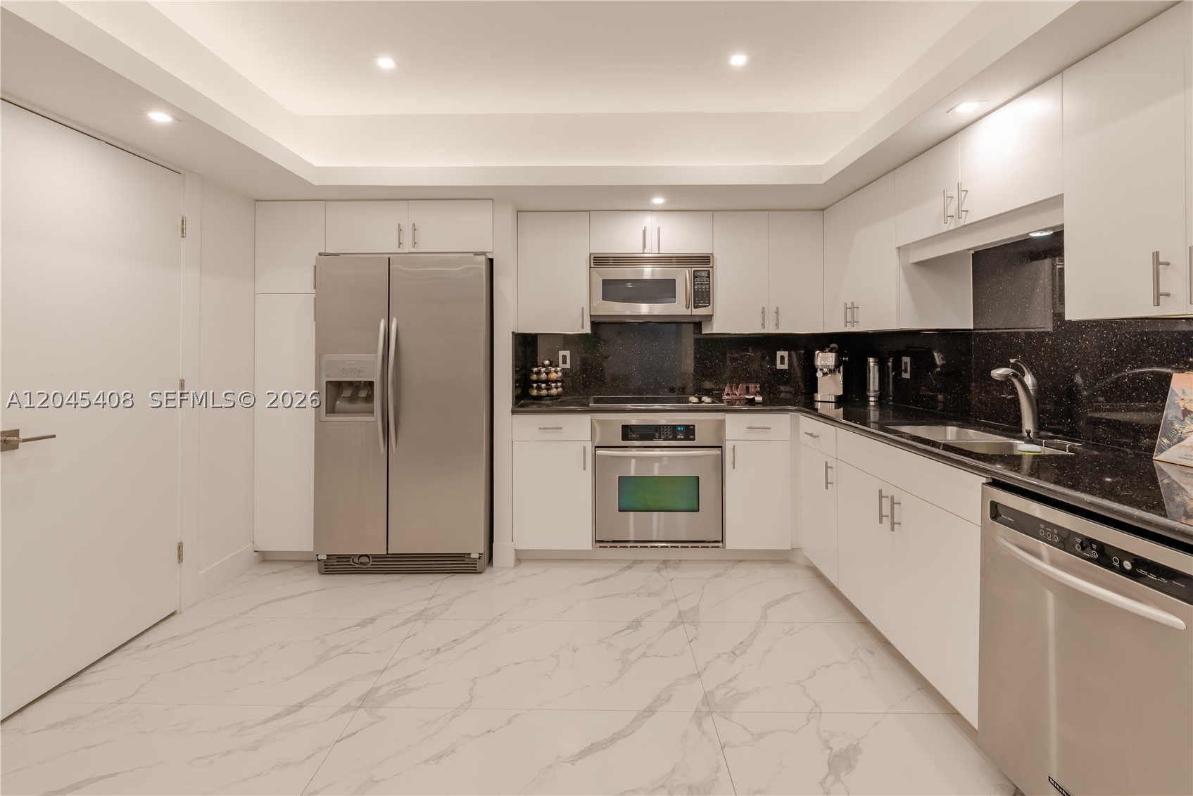 THE EMERALDBAY @ KEY COLO - Residential
