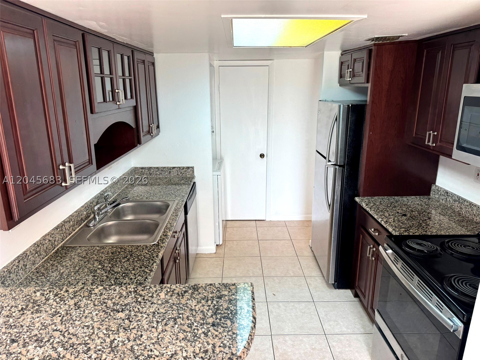 PINEBROOKE CONDO J - Residential Lease