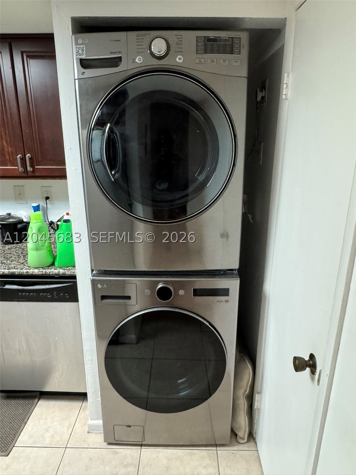 PINEBROOKE CONDO J - Residential Lease