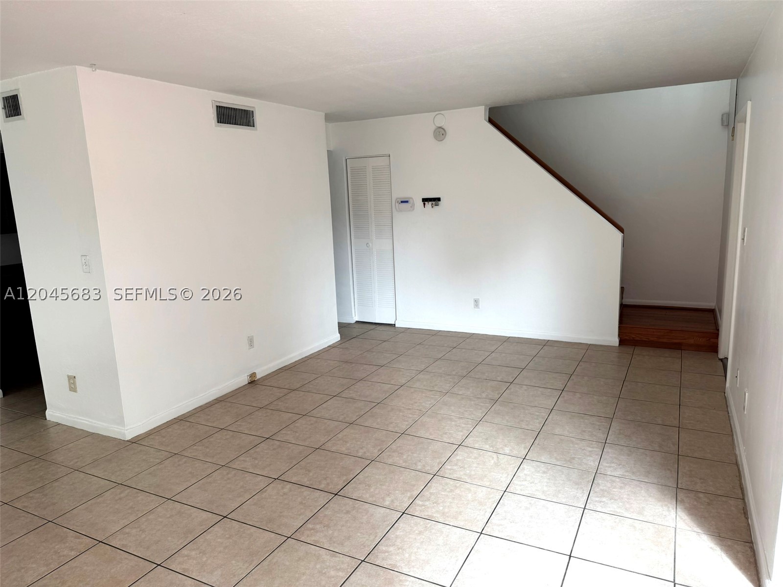 PINEBROOKE CONDO J - Residential Lease