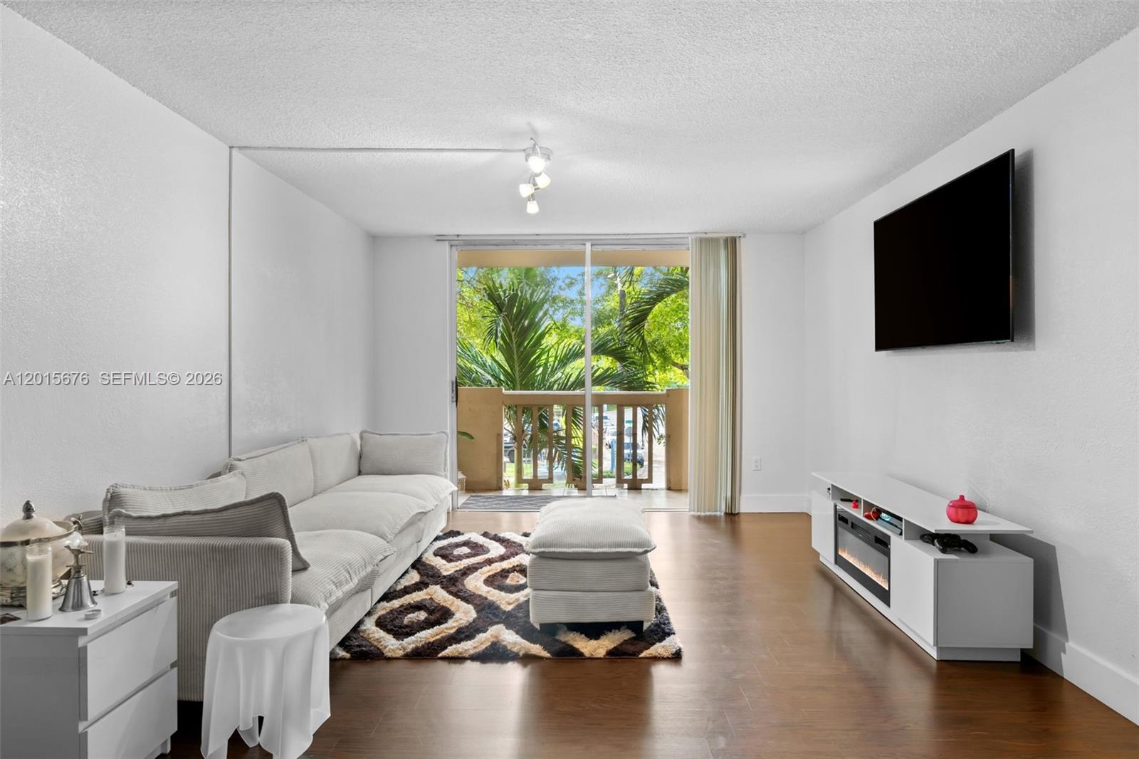 BAYVIEW PALM CONDO - Residential