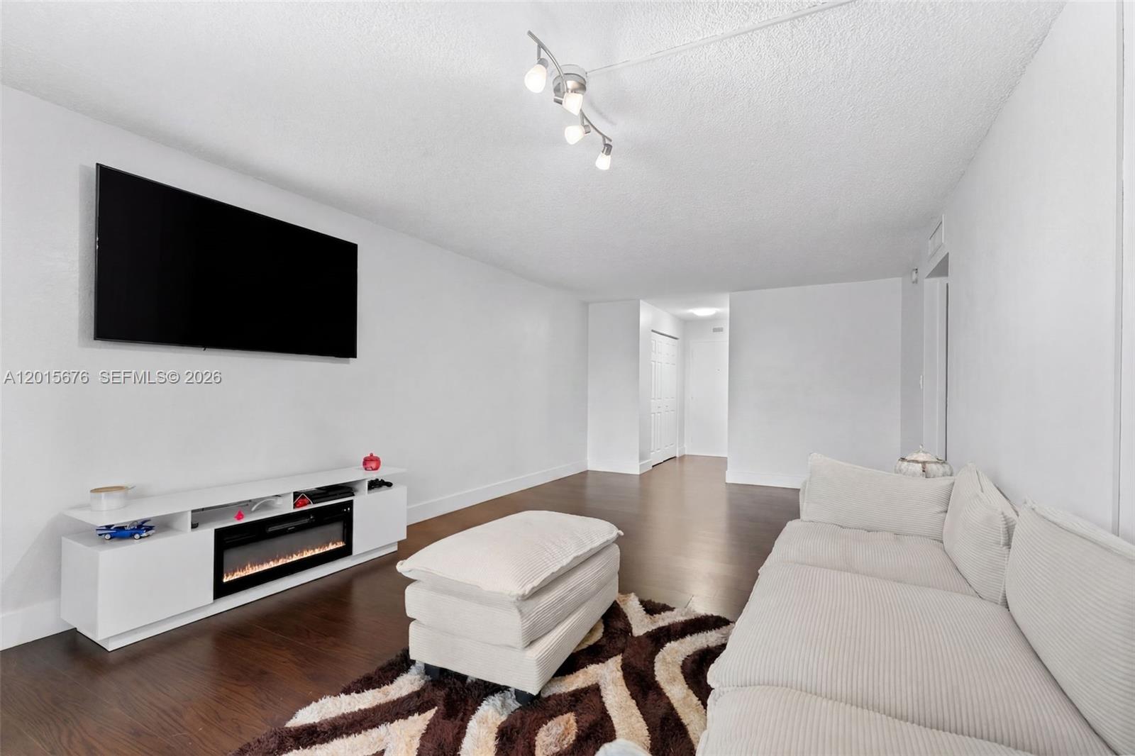 BAYVIEW PALM CONDO - Residential