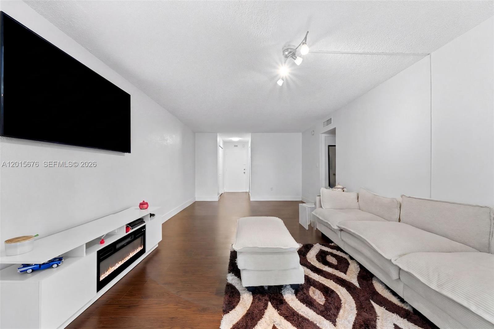 BAYVIEW PALM CONDO - Residential