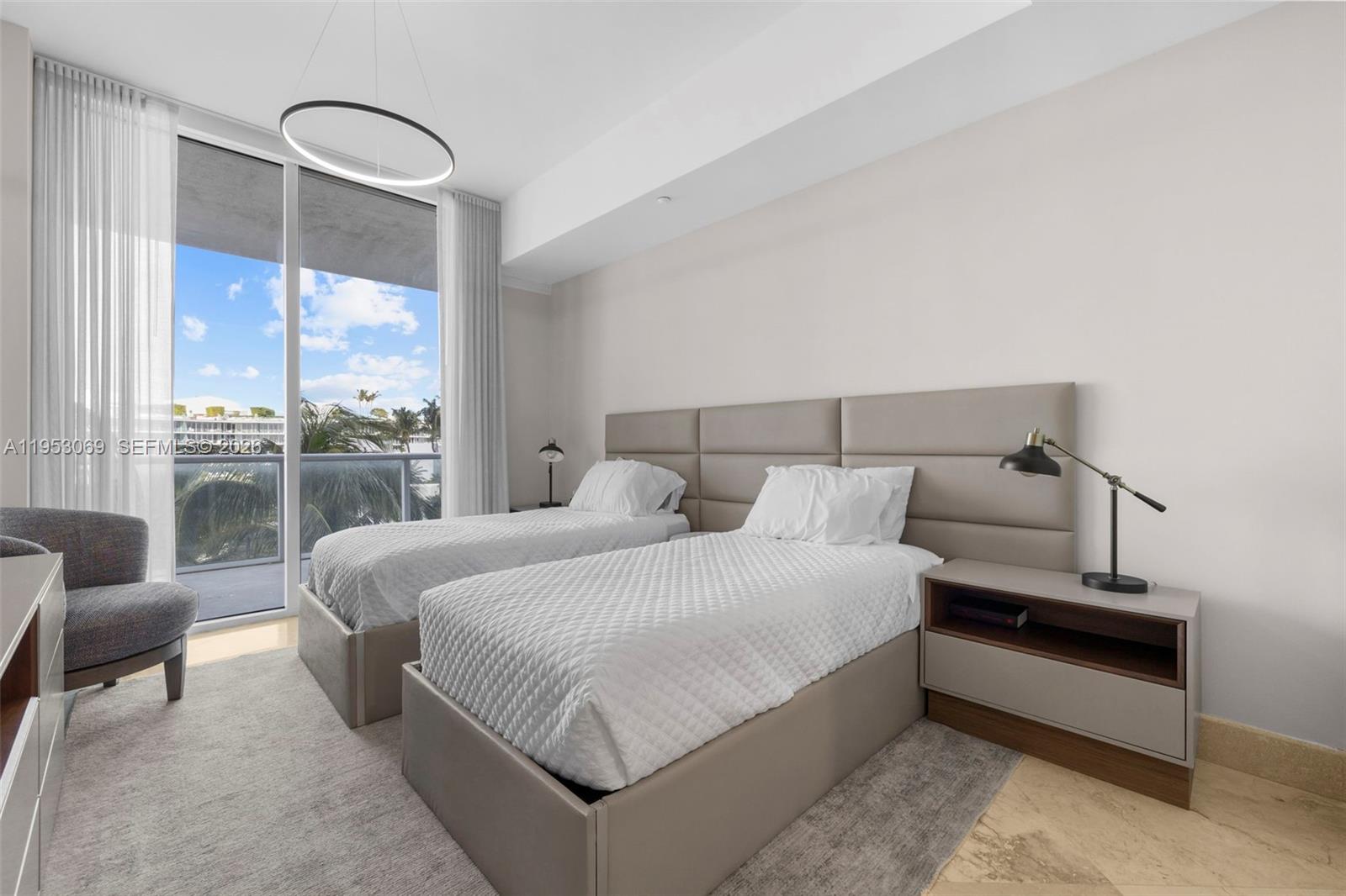 CONTINUUM ON SOUTH BEACH - Residential