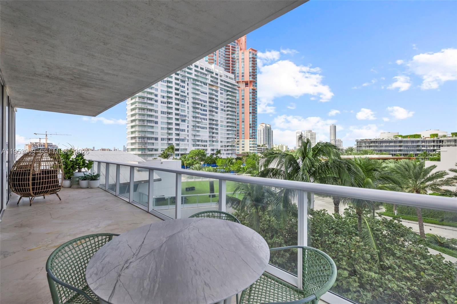CONTINUUM ON SOUTH BEACH - Residential