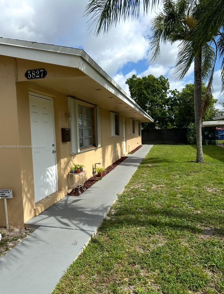 *Ready for move in* Beautiful 2 bedroom 1 bathroom unit, full renovation, new appliances, approximately 1000 square feet, big backyard . Water including. Very convenient location close to Hollywood Blvd, I95, and the turnpike. Quiet street. Same day approval!