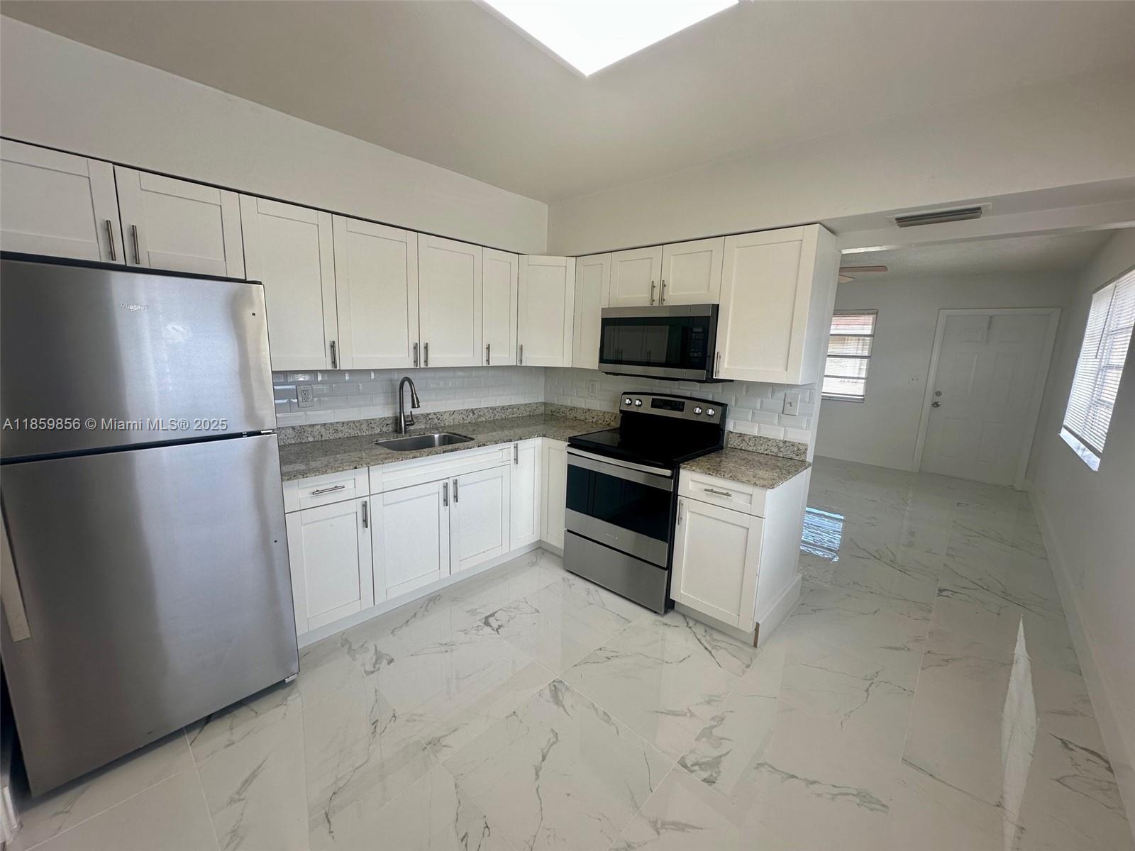 HOLLYWOOD BEACH GARDENS - Residential Lease