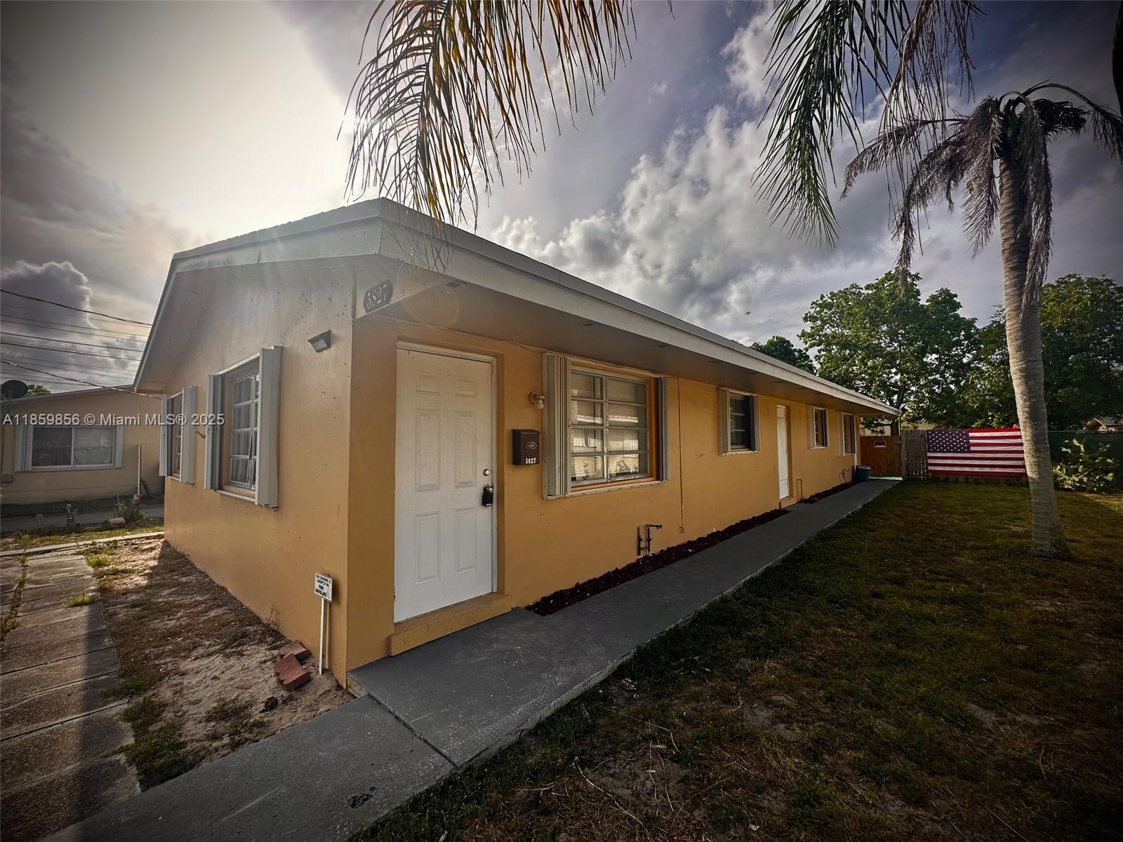 HOLLYWOOD BEACH GARDENS - Residential Lease