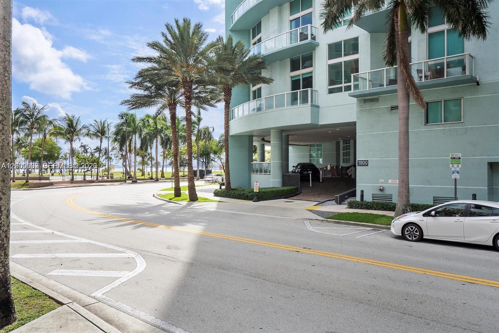 QUANTUM ON THE BAY CONDO - Residential