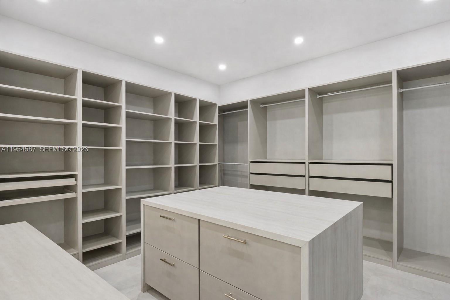 SLS REAL ESTATE 4 - Residential