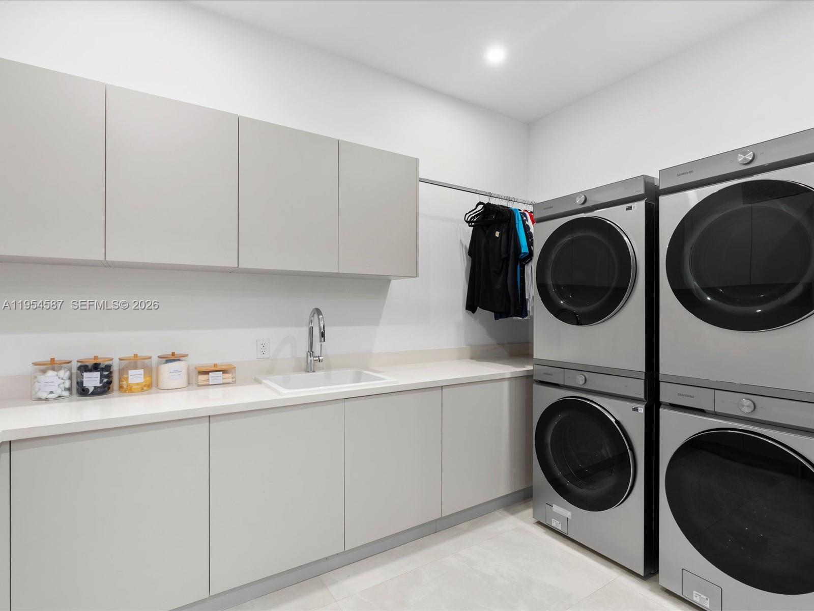 SLS REAL ESTATE 4 - Residential