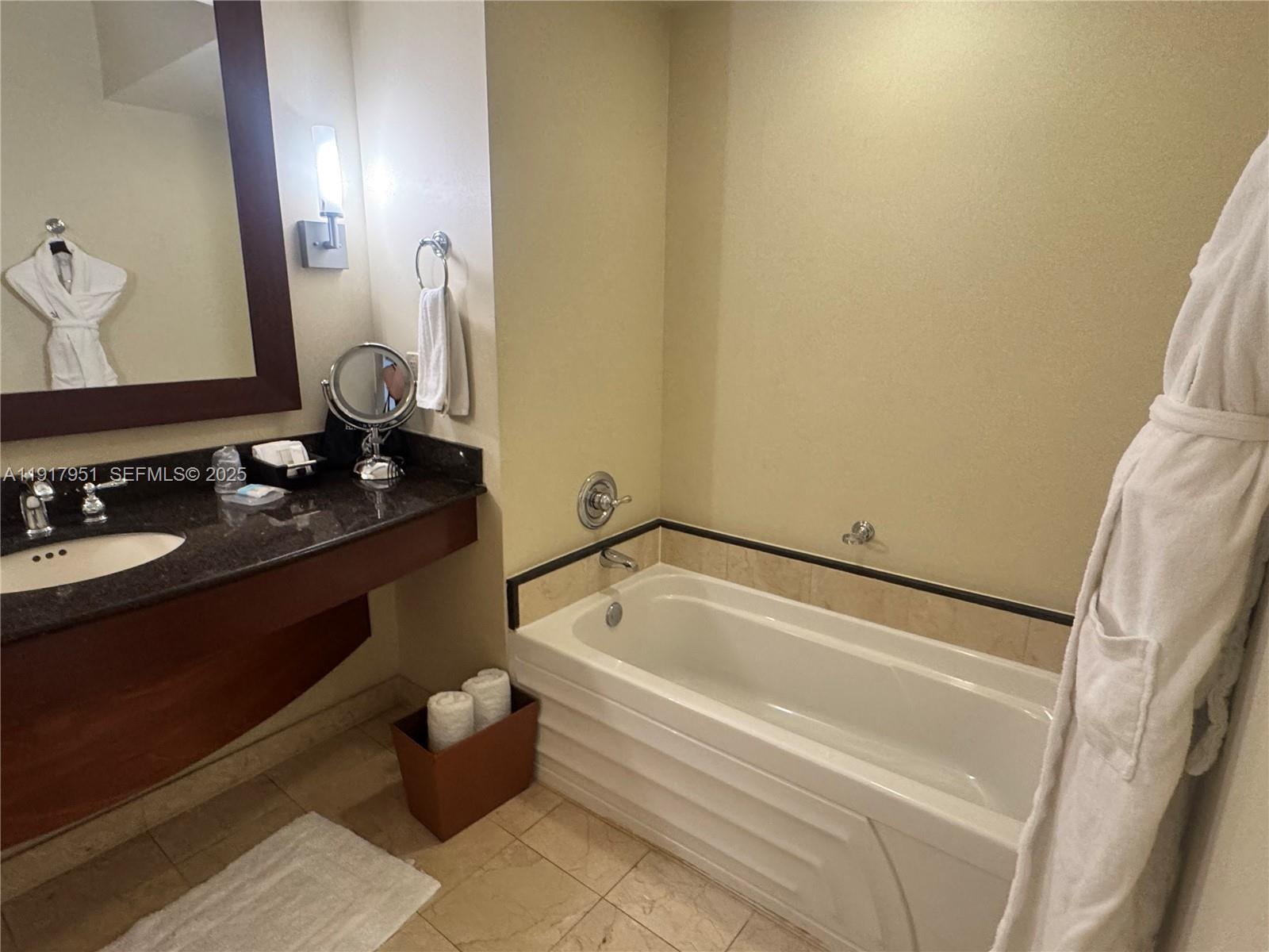TRUMP INTERNATIONAL SONES - Residential
