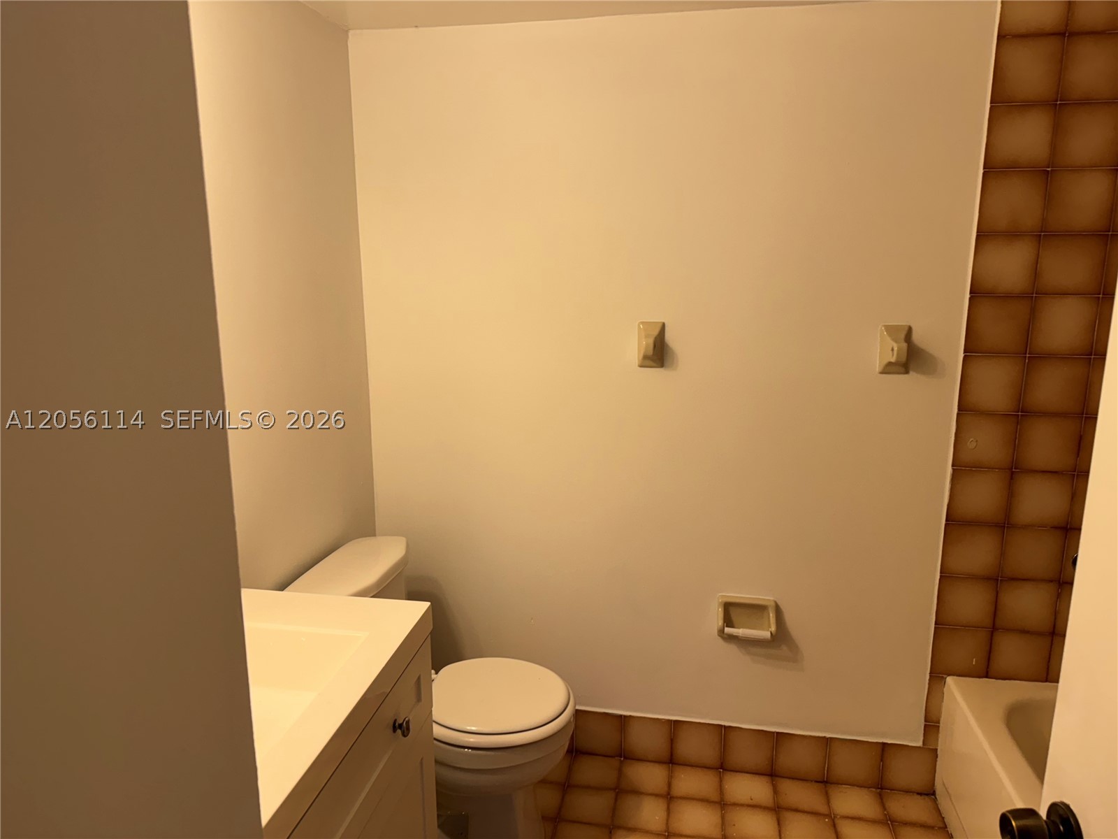INTERNATIONAL TOWERS COND - Residential