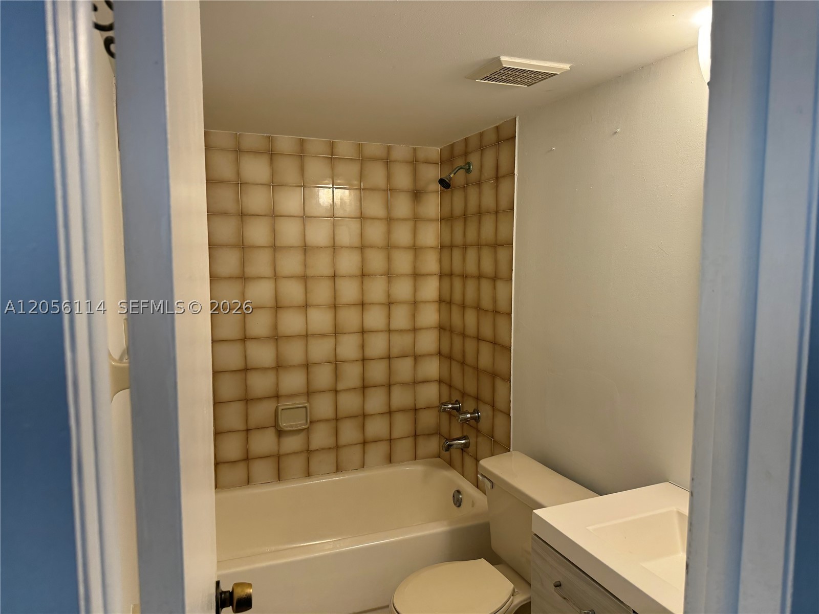 INTERNATIONAL TOWERS COND - Residential
