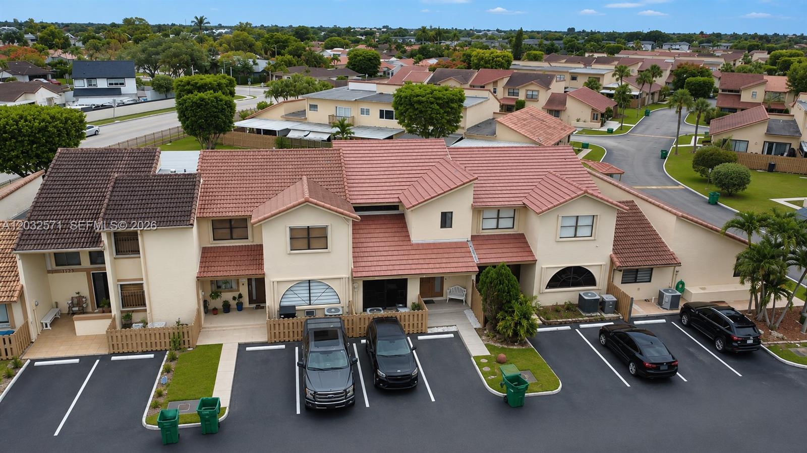 TAMIAMI LAKES TOWNHOUSES - Residential