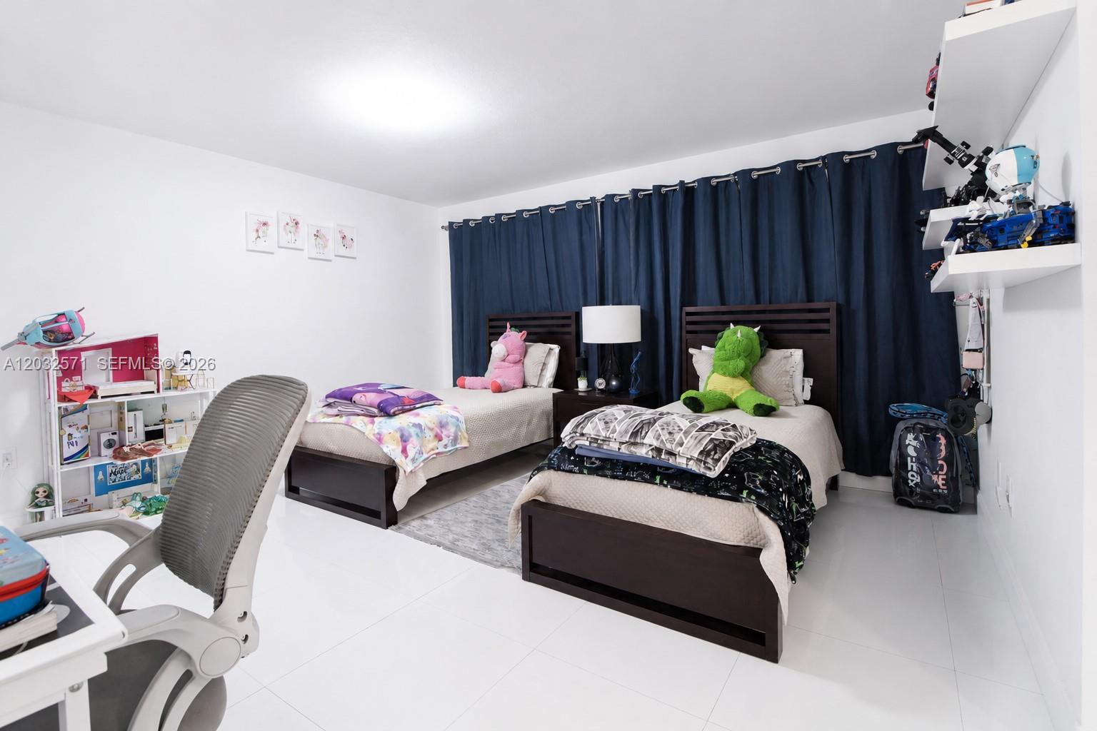 TAMIAMI LAKES TOWNHOUSES - Residential