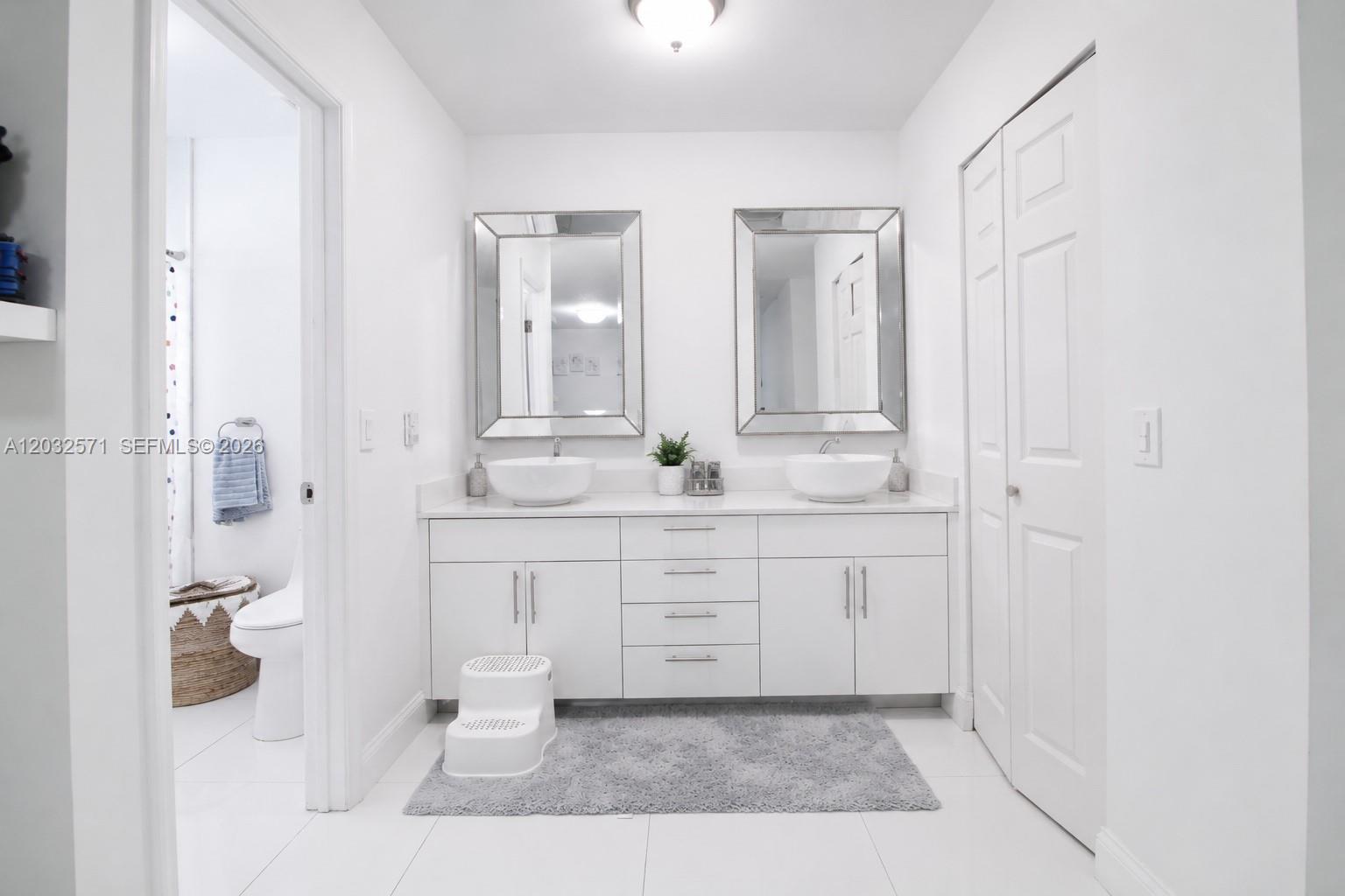 TAMIAMI LAKES TOWNHOUSES - Residential