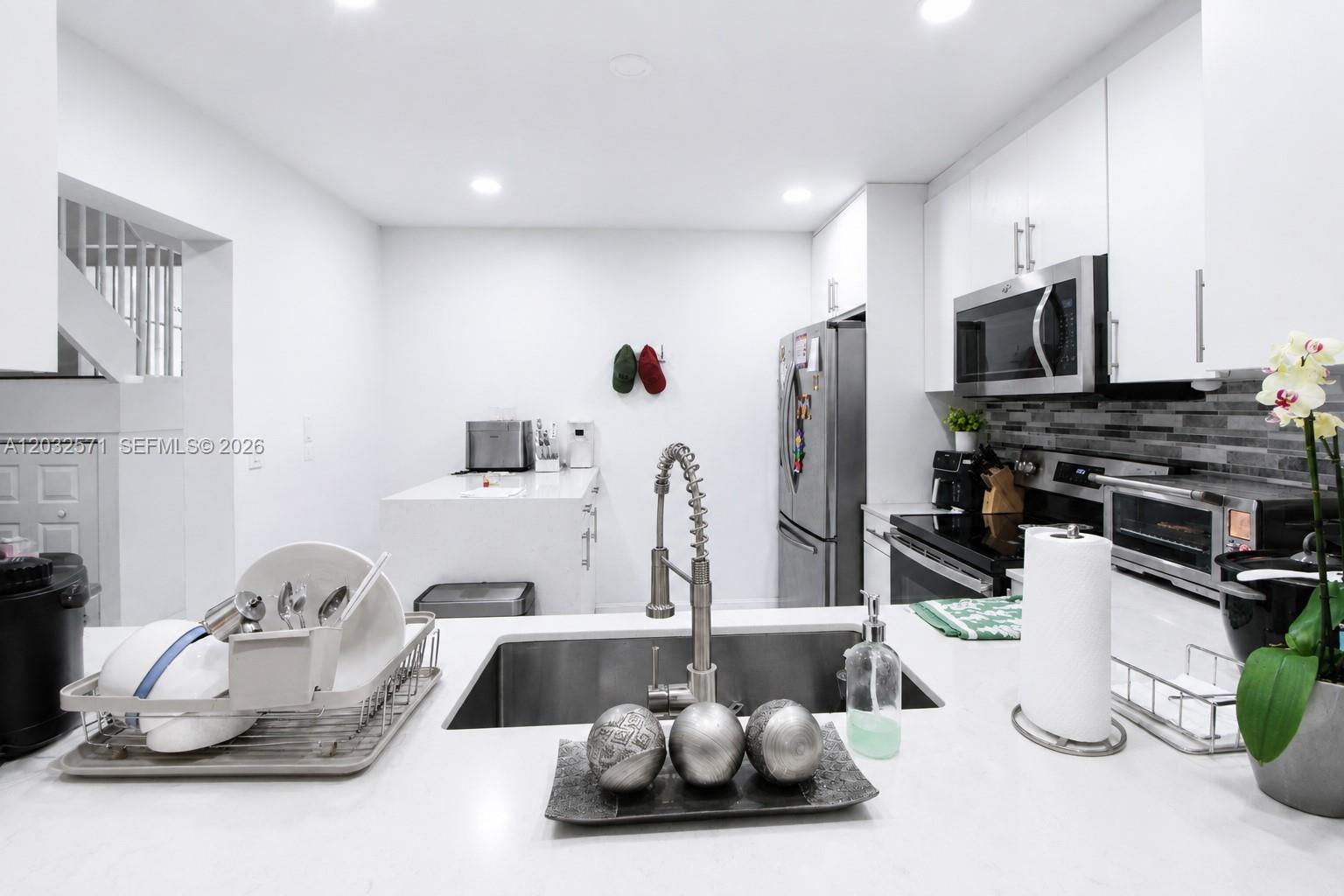 TAMIAMI LAKES TOWNHOUSES - Residential