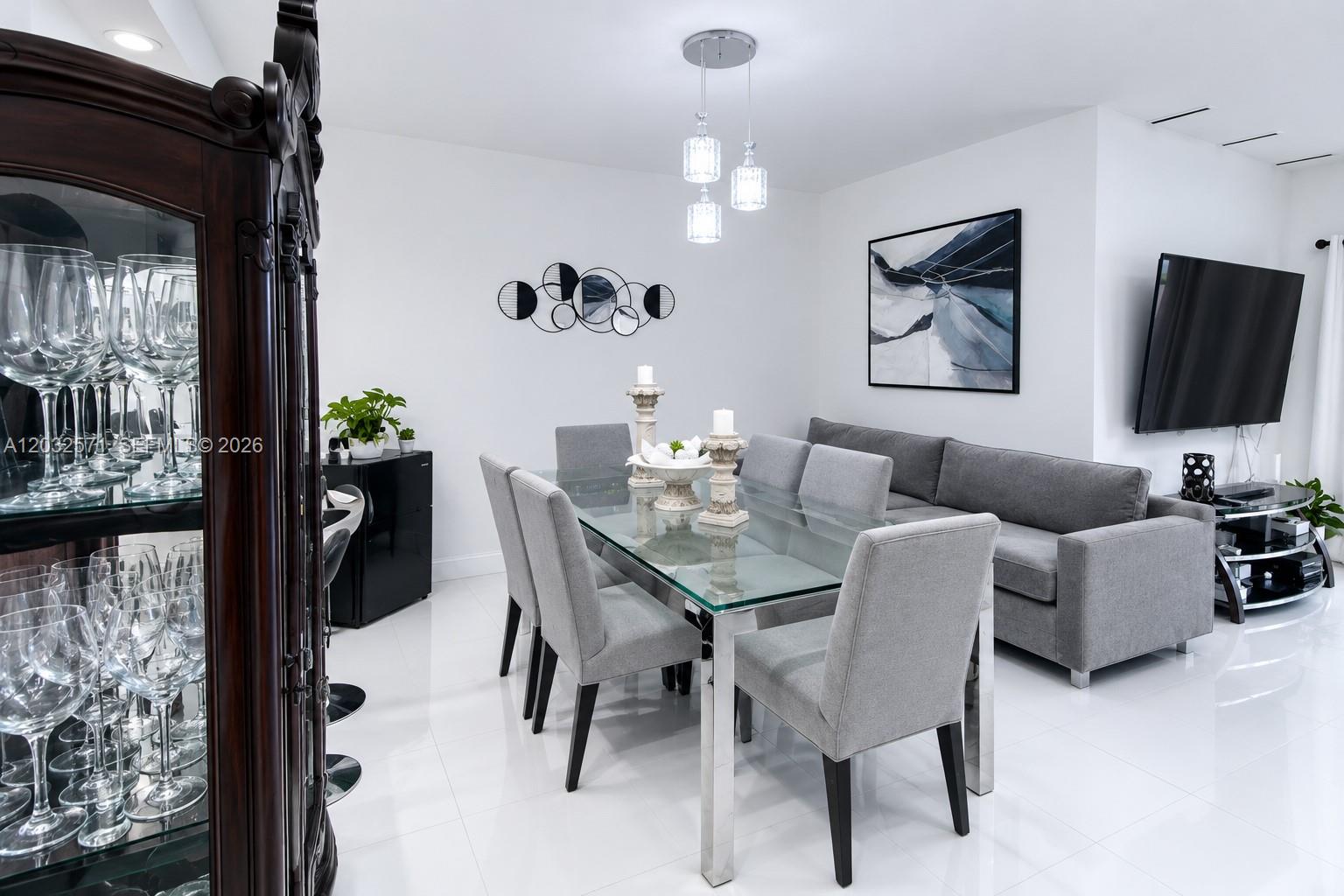 TAMIAMI LAKES TOWNHOUSES - Residential