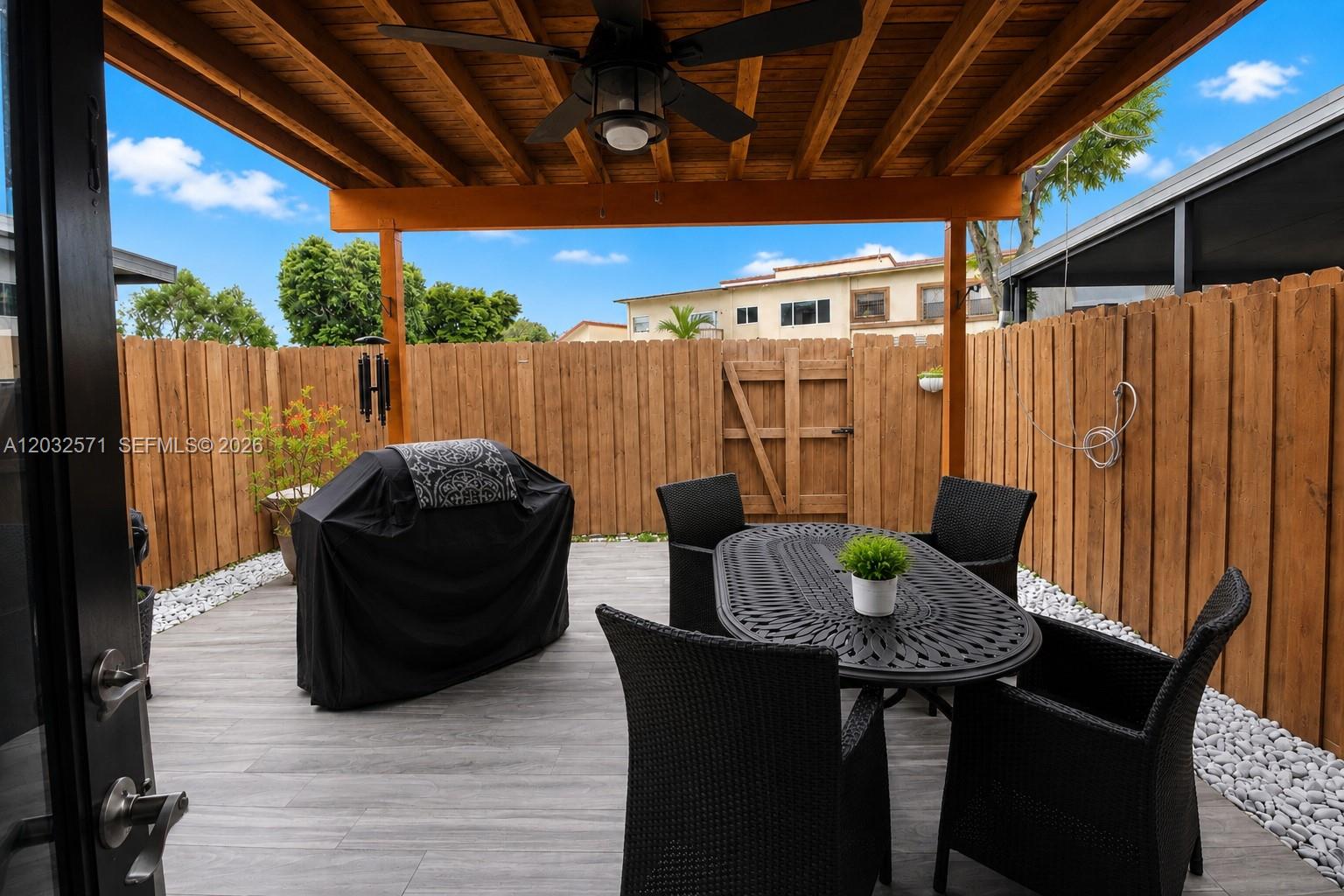 TAMIAMI LAKES TOWNHOUSES - Residential