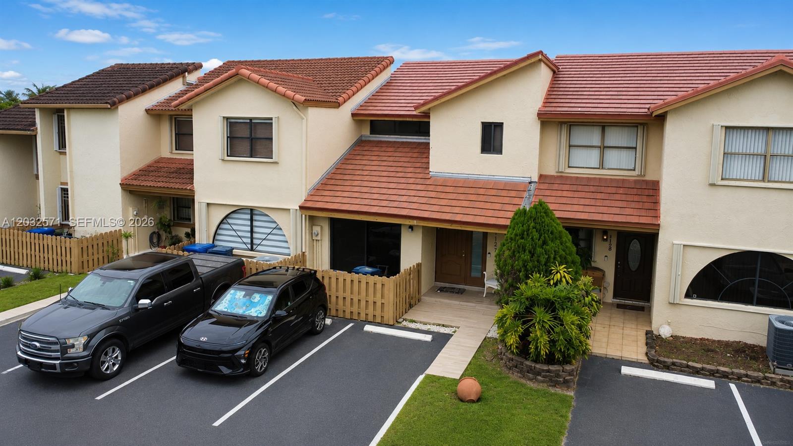 TAMIAMI LAKES TOWNHOUSES - Residential