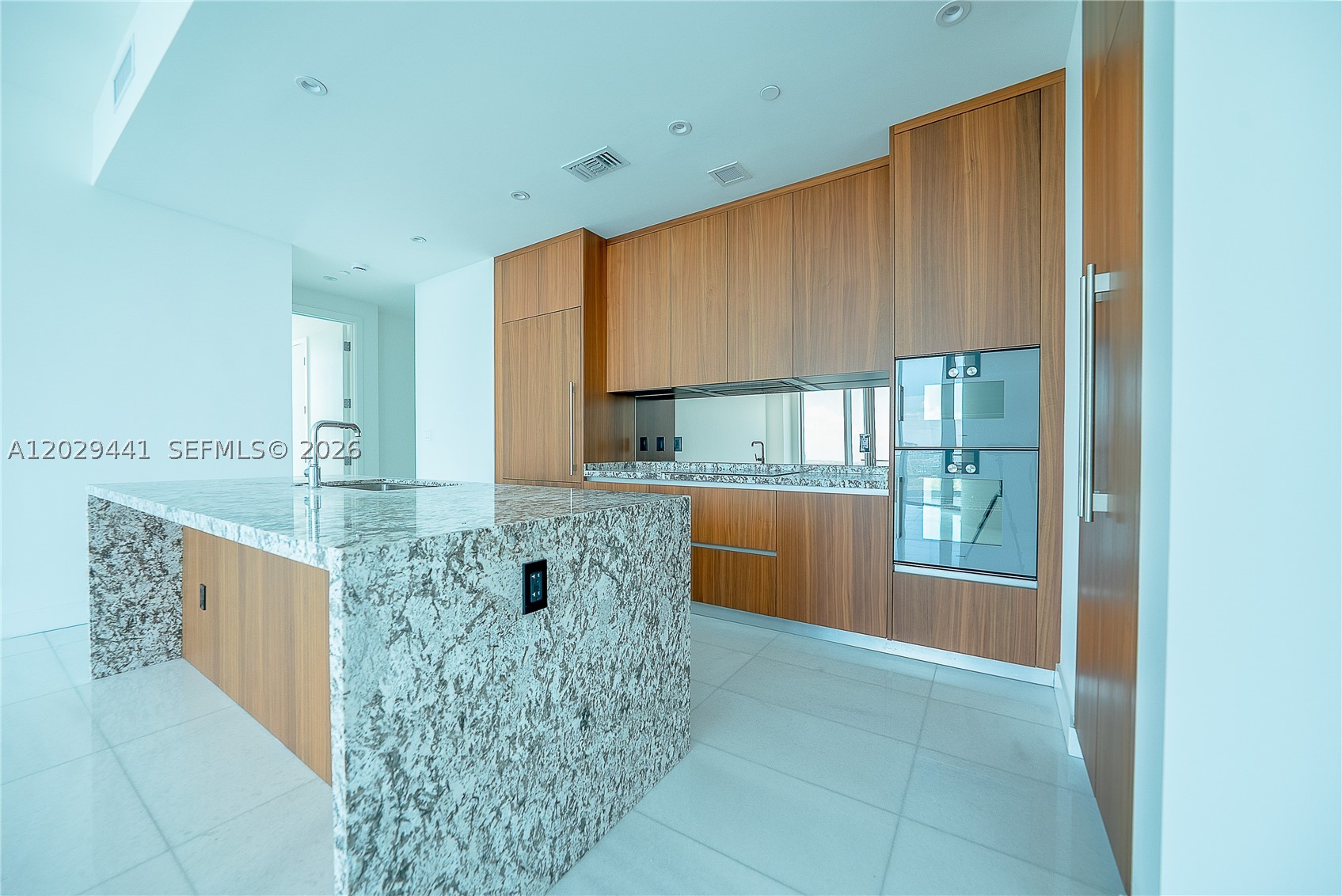 Una Residences - Residential