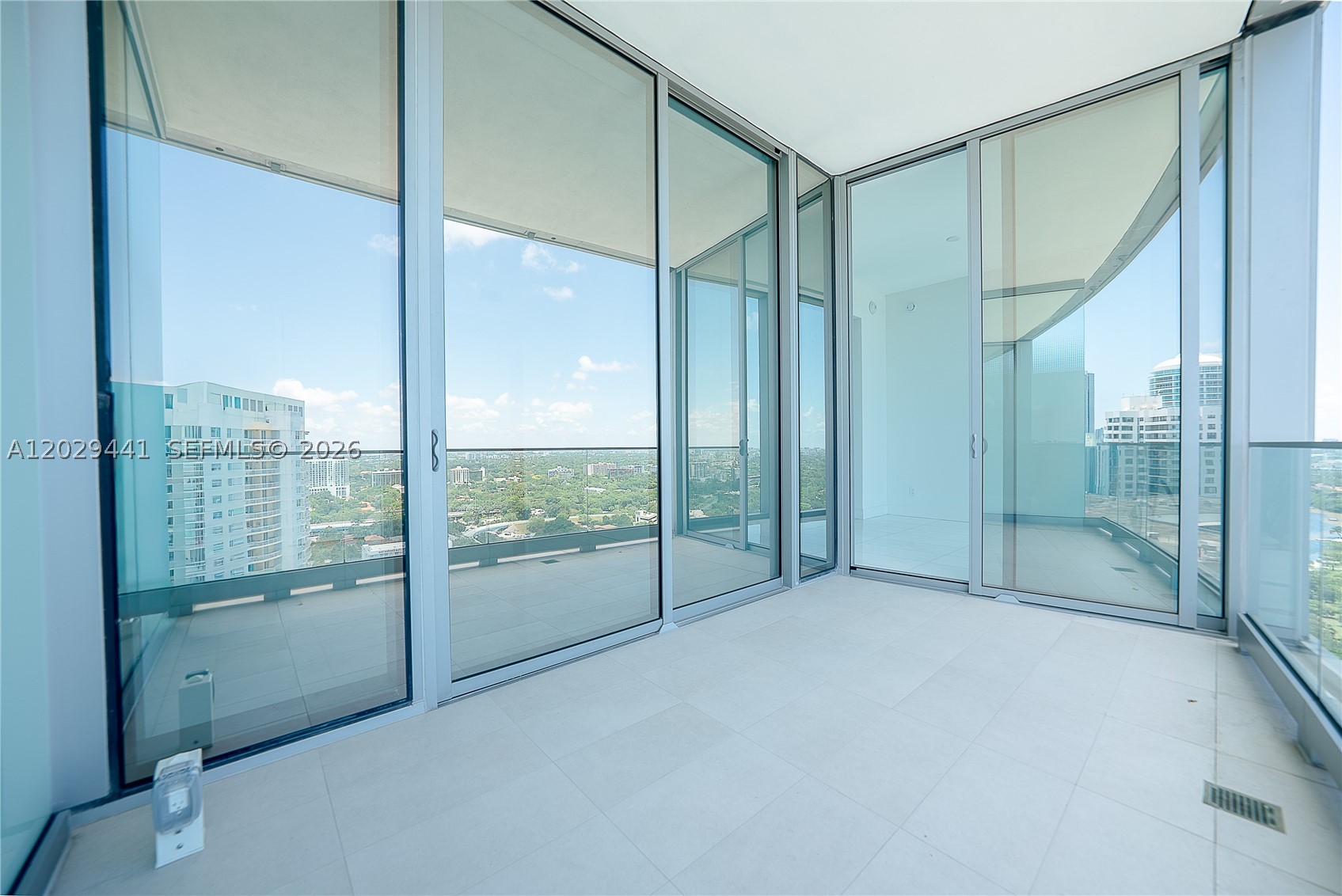 Una Residences - Residential