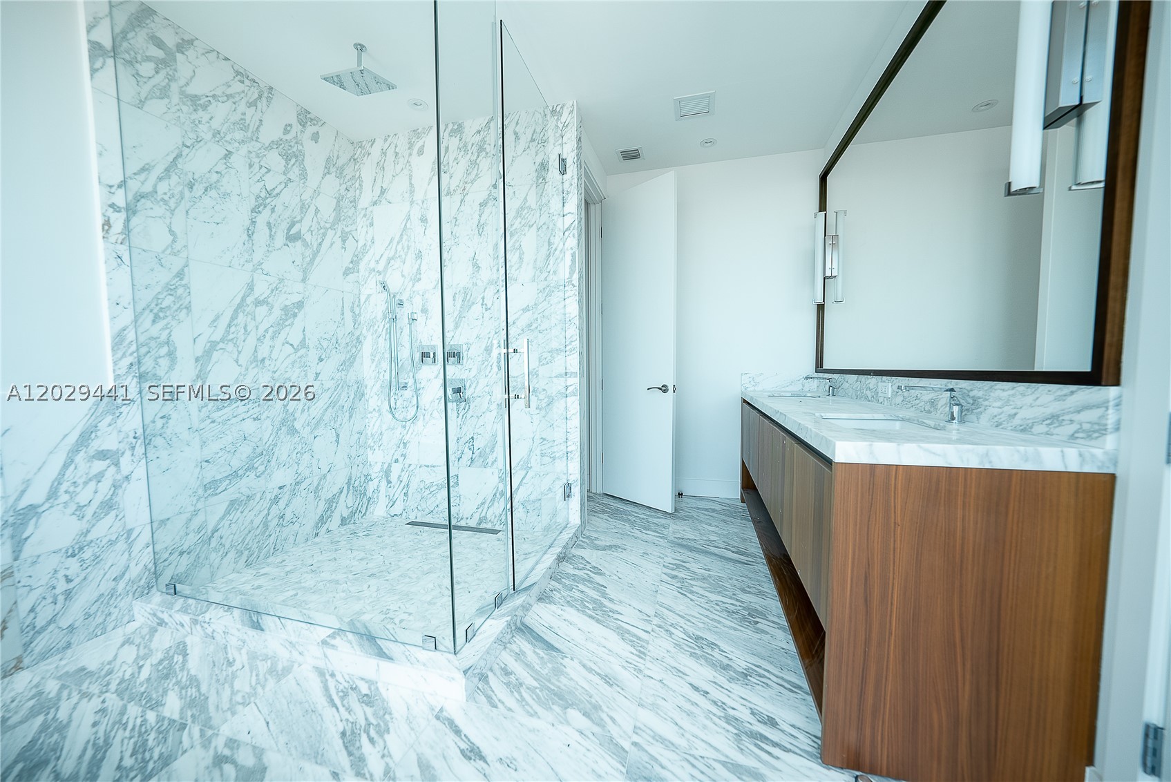Una Residences - Residential