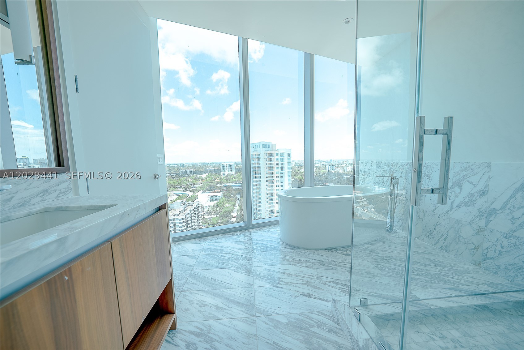 Una Residences - Residential