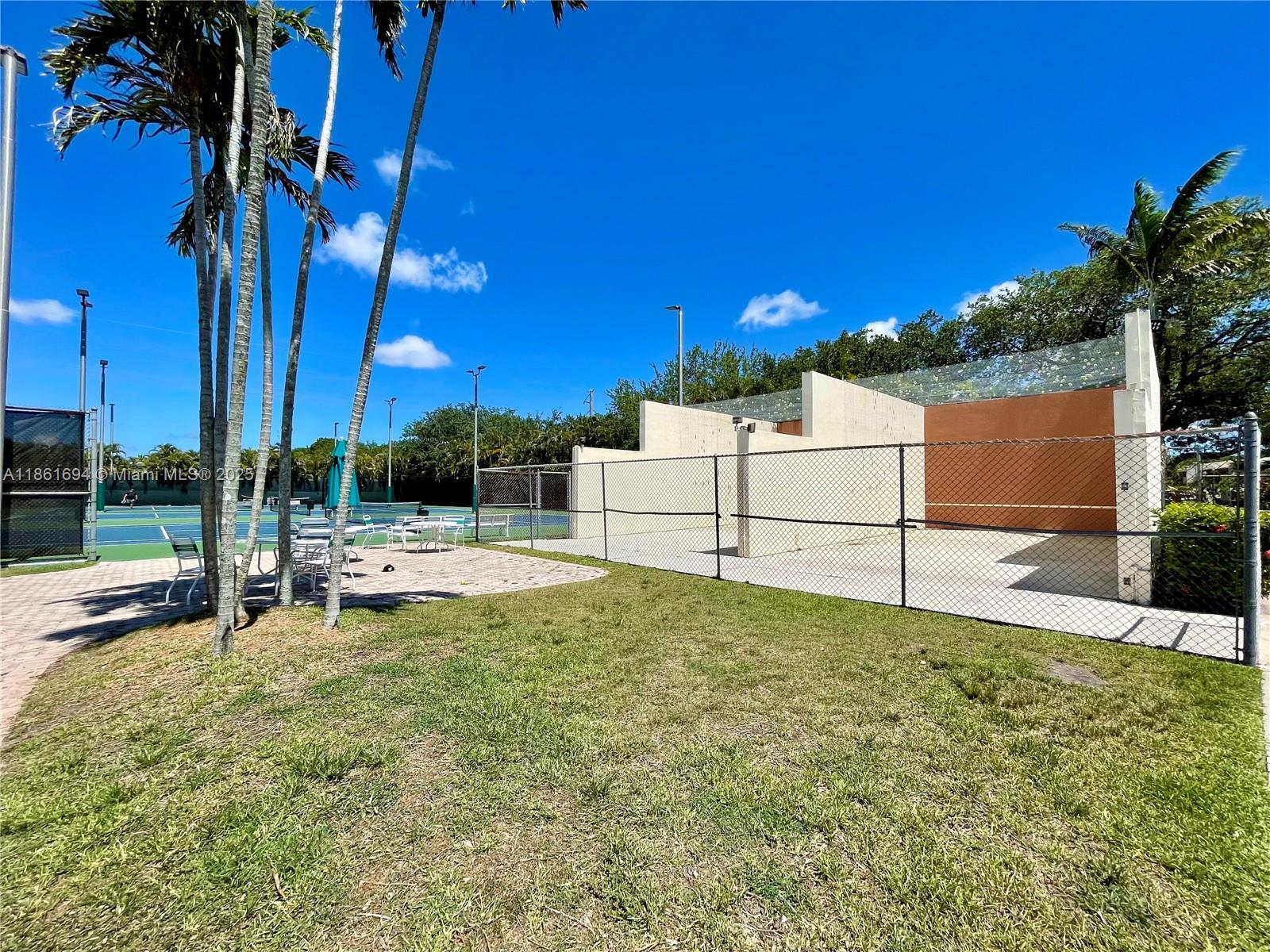 SUNSET PARK LAKE VILLAS S - Residential