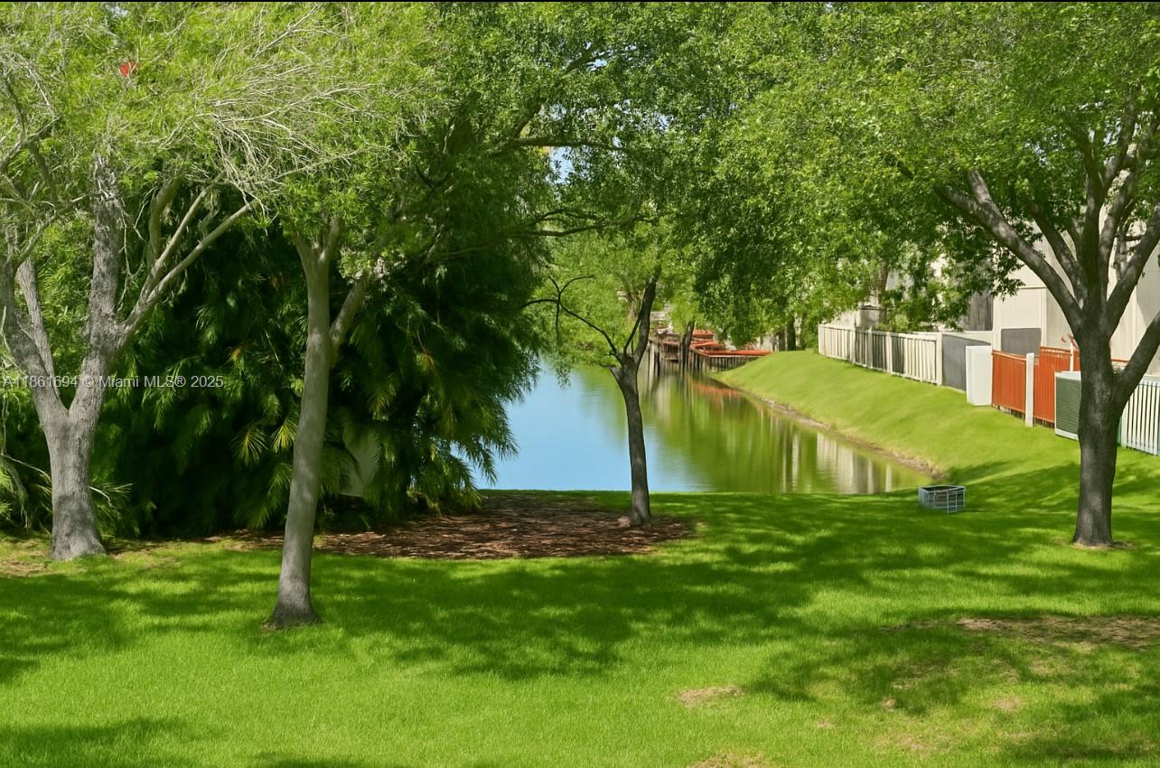 SUNSET PARK LAKE VILLAS S - Residential