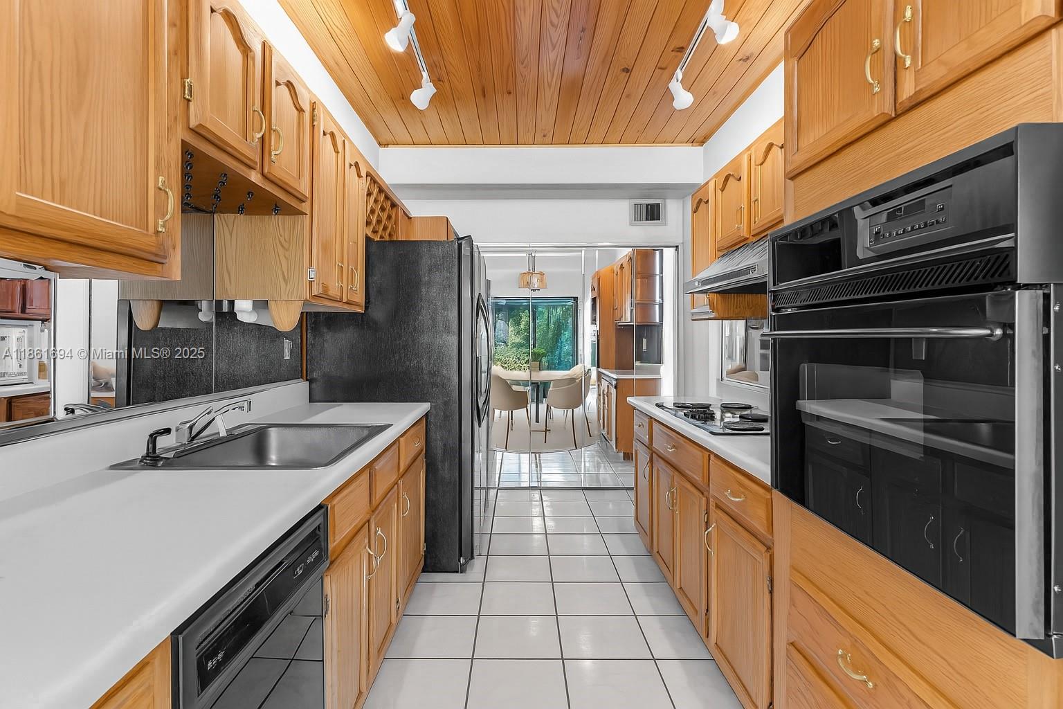 SUNSET PARK LAKE VILLAS S - Residential